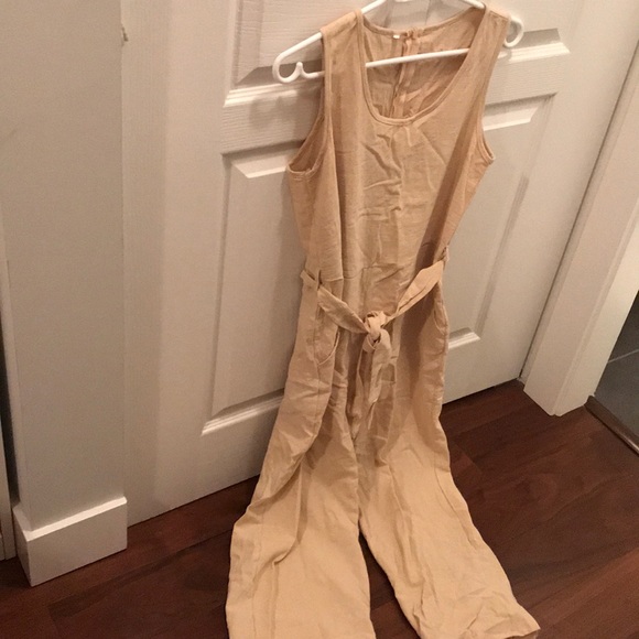 Jumpsuit never worn! - Picture 2 of 3